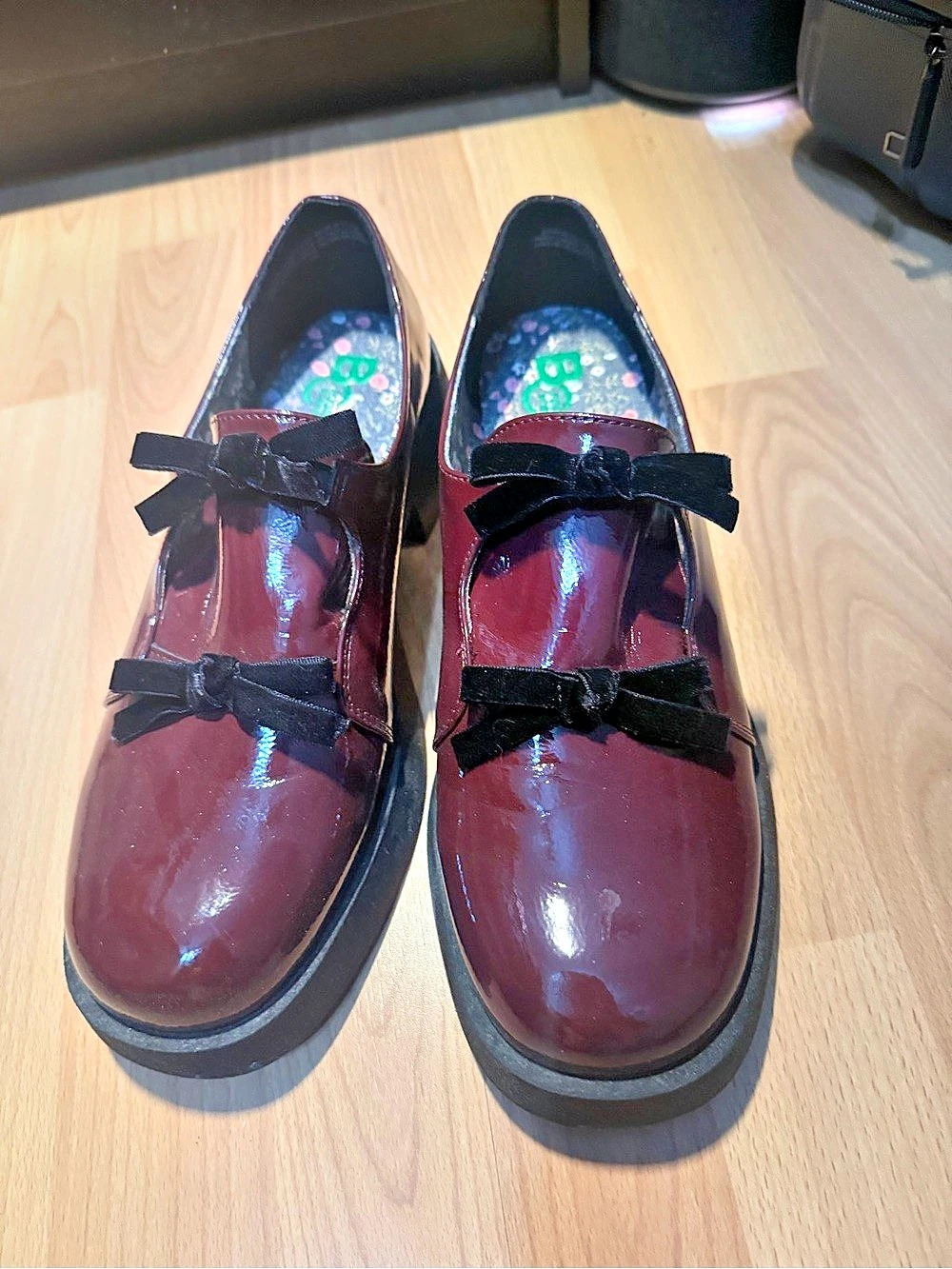 BC Footwear Vegan Paten Heels in Oxblood & Velvet Bows Size 10 EUC